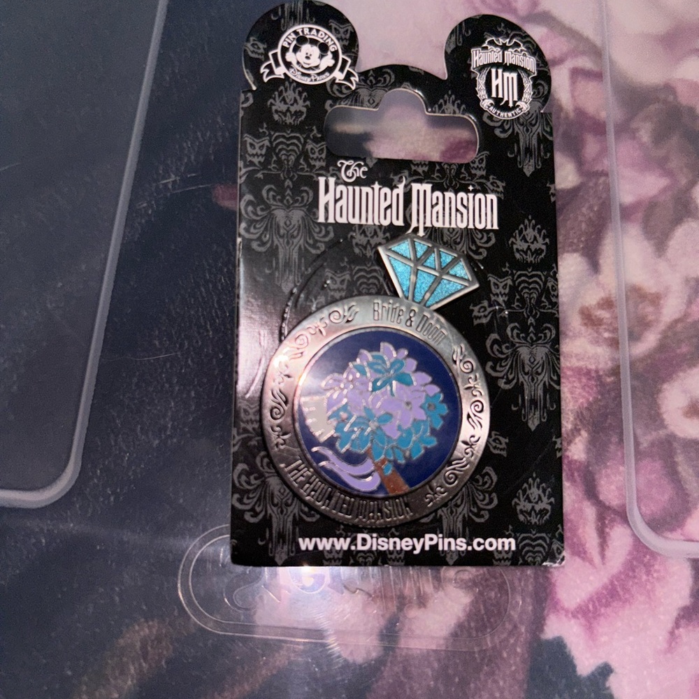 Disney Haunted Mansion - Bride And Doom - Wedding Ring Pin (2017) - Picture 5 of 7